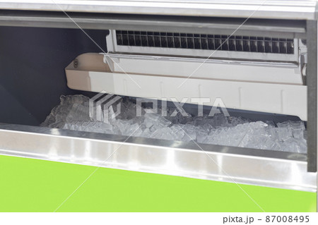 the cube ice in ice making machine the cube ice in ice making machine 87008495