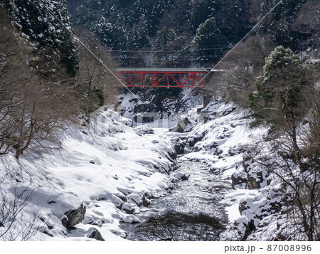 愛知川の雪景色 87008996