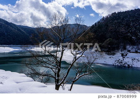 永源寺湖の雪景色 永源寺湖の雪景色 87008999