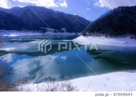 永源寺湖の雪景色 永源寺湖の雪景色 87009004