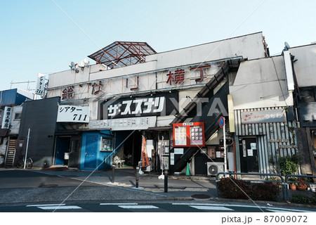 下北沢駅の鈴なり横丁 87009072