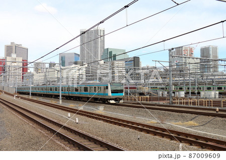 高輪ゲートウェイ駅の京浜東北線E233系と寝台特急「サンライズ瀬戸・出雲」 高輪ゲートウェイ駅の京浜東北線E233系と寝台特急「サンライズ瀬戸・出雲」 87009609