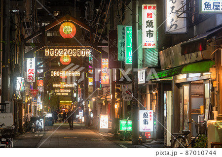 《神奈川県》野毛小路・ノスタルジックな飲み屋街 87010744