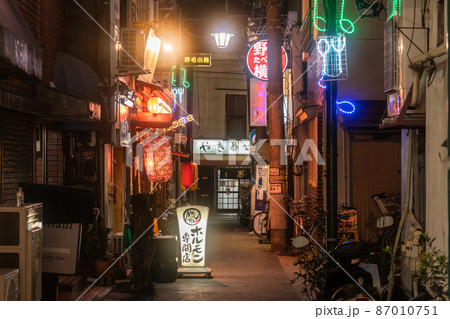 《神奈川県》野毛小路・ノスタルジックな飲み屋街 87010751