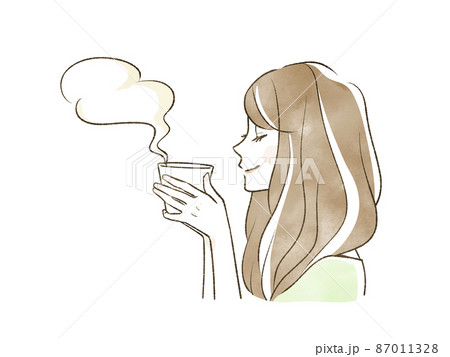 ホットドリンクと笑顔の女性 ホットドリンクと笑顔の女性 87011328