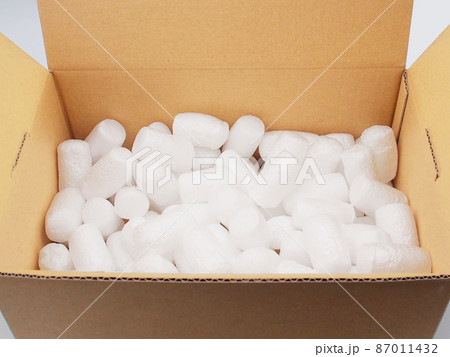 ダンボールに入ったバラ緩衝材　上から 87011432