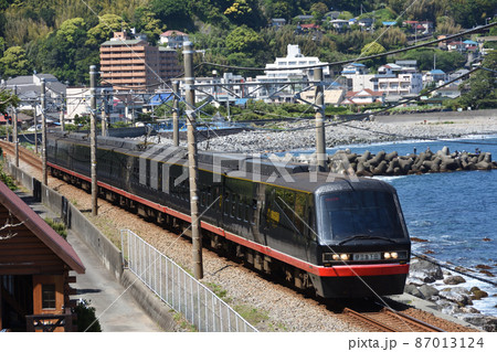初夏の伊豆急行線を行く2100系「黒船電車」(片瀬白田ー伊豆稲取) 87013124