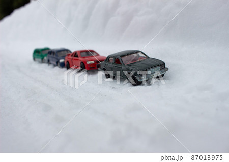 豪雪での渋滞 87013975
