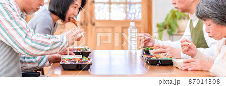 リハビリテーションセンター 昼食シーン バナー用 リハビリテーションセンター 昼食シーン バナー用 87014308