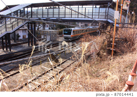 青梅線宮ノ平駅に入線する青梅行電車(1) 青梅線宮ノ平駅に入線する青梅行電車(1) 87014441
