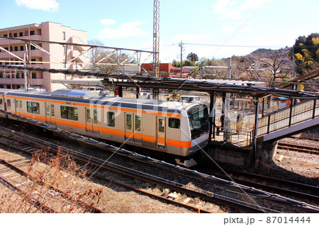 青梅線宮ノ平駅に停車している青梅行電車 青梅線宮ノ平駅に停車している青梅行電車 87014444