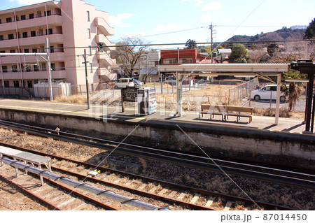 北側の道路から見た青梅線宮ノ平駅(8) 北側の道路から見た青梅線宮ノ平駅(8) 87014450