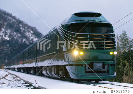 冬の早朝 87015579