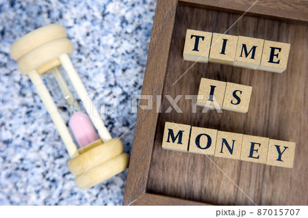 文字ブロックと砂時計　TIME IS MONEY 87015707