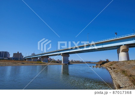 東京都世田谷区玉川の兵庫島公園から多摩川と新二子橋(R246)方面 東京都世田谷区玉川の兵庫島公園から多摩川と新二子橋(R246)方面 87017368