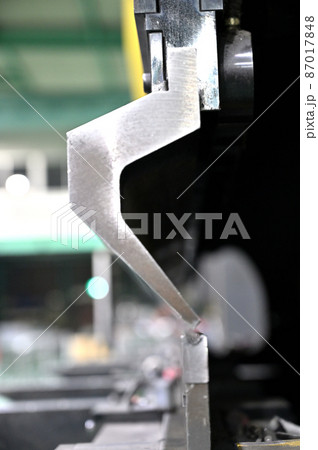 工場　製造業　曲げ加工　ベンダー　プレスブレーキ 87017848