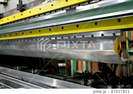 工場　製造業　曲げ加工　ベンダー　プレスブレーキ 87017851