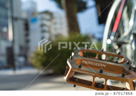 小物素材:自転車のペダル 87017868