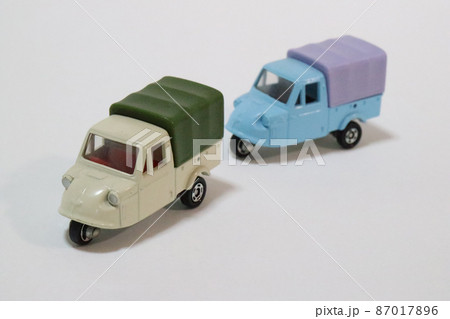 ミニカー(オート三輪2台組前方から) ミニカー(オート三輪2台組前方から) 87017896