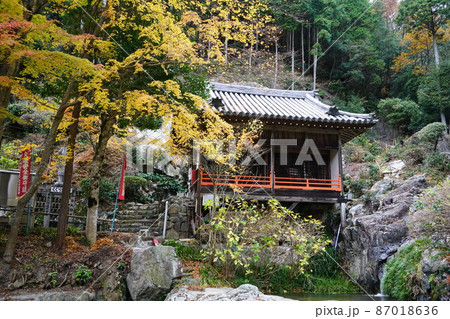 【瀬戸内三十三観音霊場】第十番　福生寺弁天堂の初冬の風景2　岡山県備前市 87018636