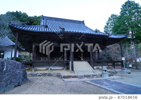 【瀬戸内三十三観音霊場】第十番　福生寺境内の初冬の風景1　岡山県備前市 87018656