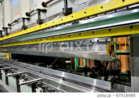 工場　製造業　曲げ加工　ベンダー　プレスブレーキ 87018980