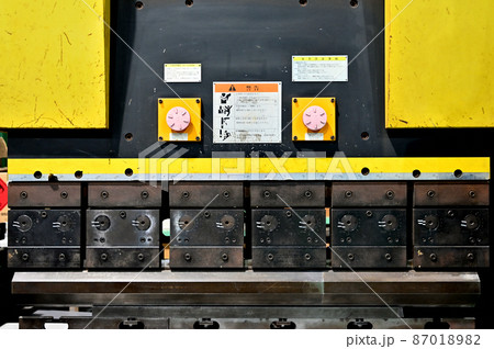 工場　製造業　曲げ加工　ベンダー　プレスブレーキ 87018982