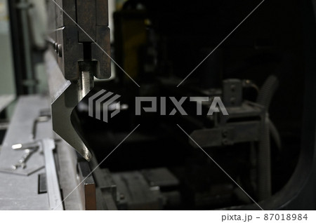 工場　製造業　曲げ加工　ベンダー　プレスブレーキ 87018984