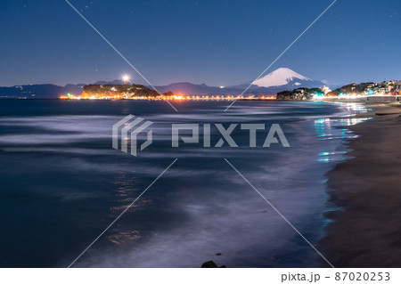 《神奈川県》夜の湘南海岸・富士山をのぞむ 《神奈川県》夜の湘南海岸・富士山をのぞむ 87020253