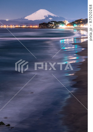 《神奈川県》夜の湘南海岸・富士山をのぞむ 《神奈川県》夜の湘南海岸・富士山をのぞむ 87020268