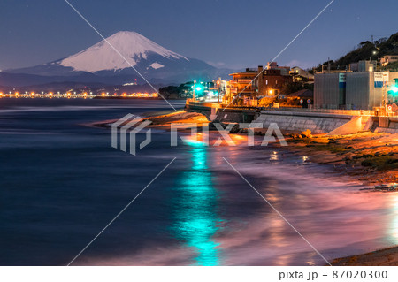 《神奈川県》夜の湘南海岸・富士山をのぞむ 《神奈川県》夜の湘南海岸・富士山をのぞむ 87020300