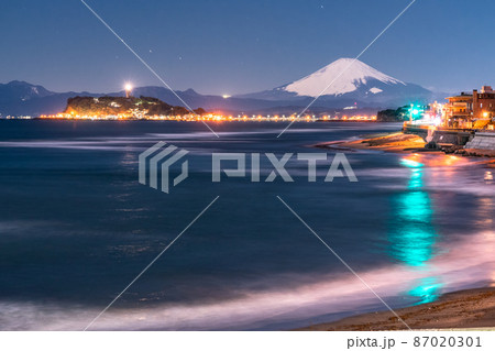 《神奈川県》夜の湘南海岸・富士山をのぞむ 《神奈川県》夜の湘南海岸・富士山をのぞむ 87020301