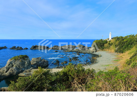 【和歌山県】晴天下の本州最南端の潮岬灯台 87020606