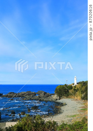 【和歌山県】晴天下の本州最南端の潮岬灯台 87020616