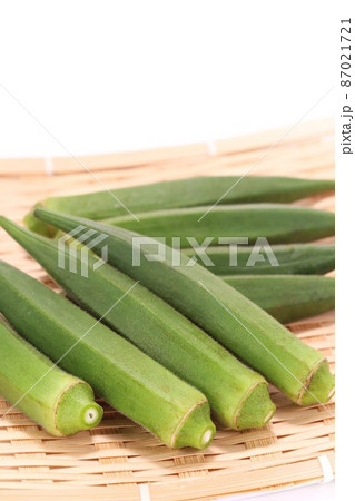 オクラ　収穫　夏野菜　ざる 87021721