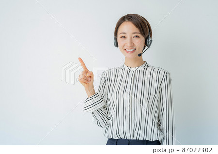 ビジネス　ヘッドセット　指差し 87022302