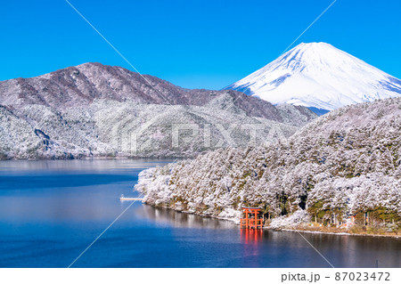《神奈川県》富士山・雪景色の箱根芦ノ湖 《神奈川県》富士山・雪景色の箱根芦ノ湖 87023472