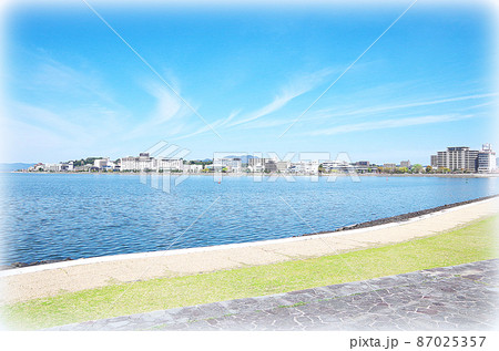【絵画風】快晴の宍道湖畔の風景 ... 島根県 松江市（快晴） 87025357