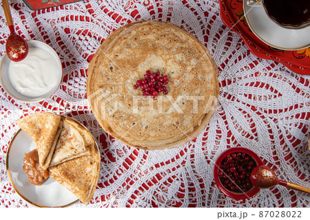 Russian pancake blini with berries and sour cream Russian pancake blini with berries and sour cream 87028022