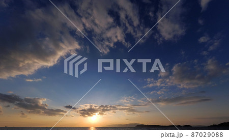 冬の夕空・広角・220204pm 87029088