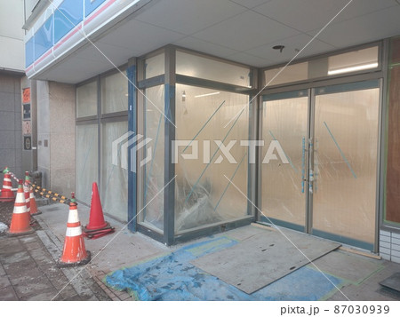 店舗の中が見えない。何が起こっているのか 87030939