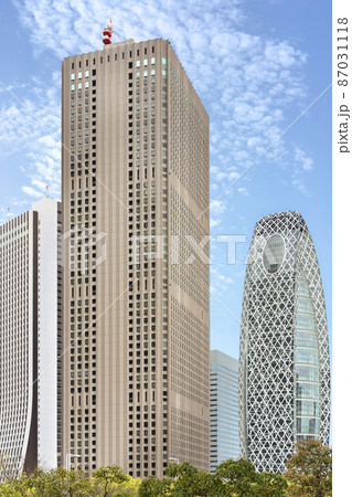 [東京・新宿] ビジネスと経済を象徴する西新宿のビル群。 87031118