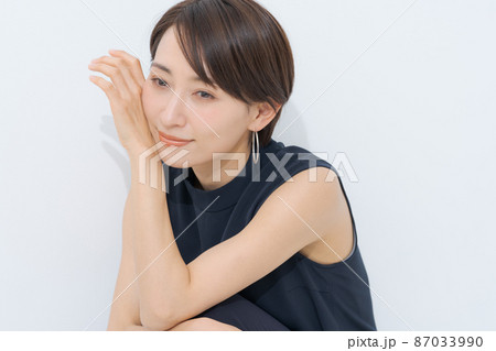 30代女性　ポートレート　 87033990