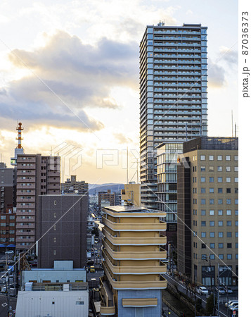 岡山県岡山市北区大供交差点付近の夕景 87036373