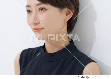 30代女性　ポートレート 87036993
