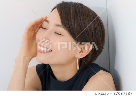 30代女性　ポートレート 87037237