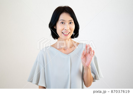 シニア女性 シニア女性 87037619