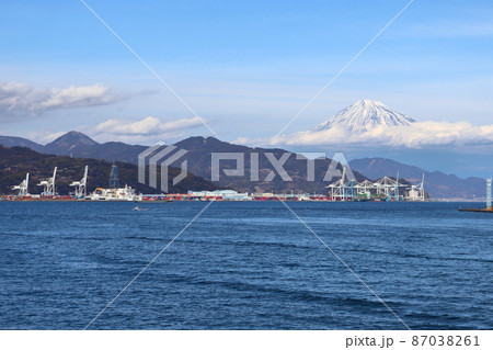 地球深部探査船ちきゅうの母港 清水港と富士山 87038261