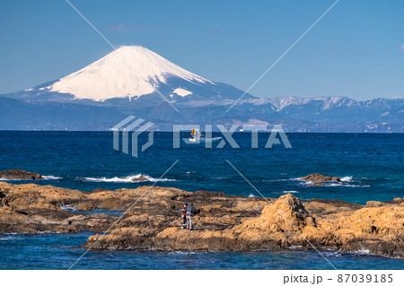 《神奈川県》富士山と海岸線・立石公園 《神奈川県》富士山と海岸線・立石公園 87039185