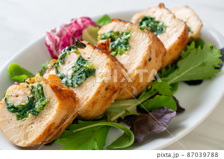 chicken breast stuffed with cheese and spinach 87039788